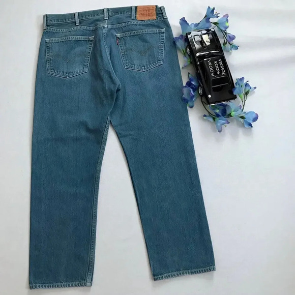 Levi's 501 NWOT Medium Wash Straight Jeans Men W40 L32 - Picture 5 of 8